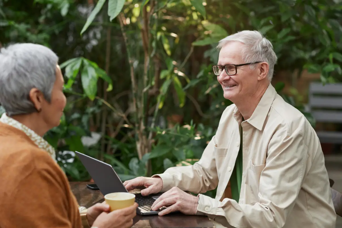Speed Dating vs. Online Dating: Which Is More Effective for Finding Love?